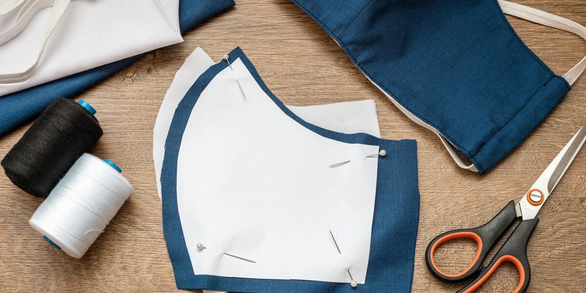 https://cdn.shopify.cn/s/files/1/0139/3419/8884/files/How_to_Make_Face_Covering_at_Home_1200-min.jpg?v=1590053011