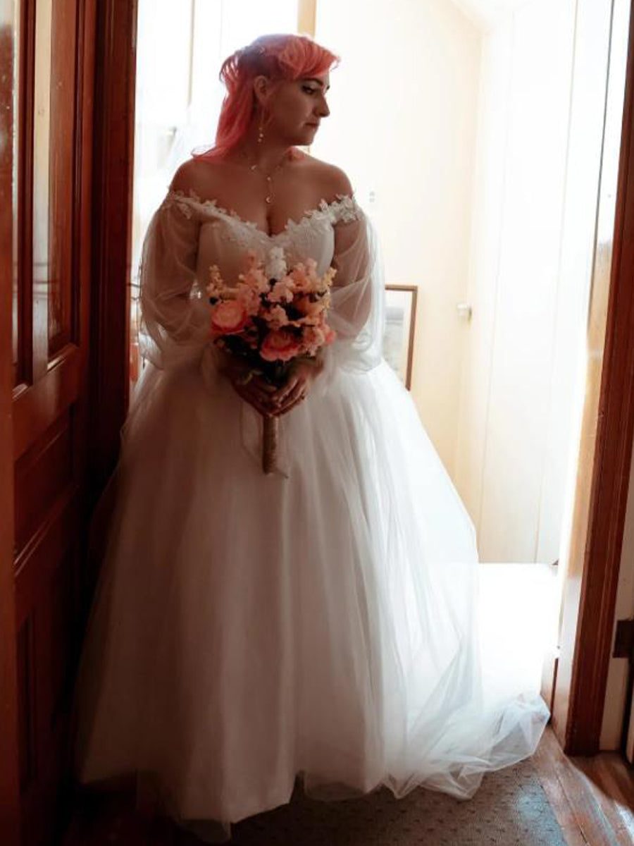 V Neck Off Shoulder Applique wedding dress Fan Photos 1