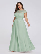 Plus Size Lace Cap Sleeve Elegant Maxi Bridesmaid Dress #color_Mint Green